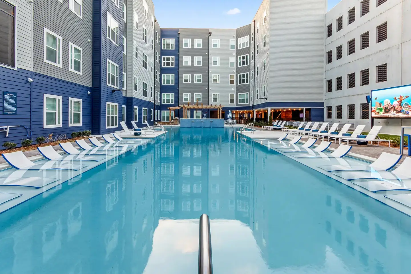 resort-style outdoor swimming pool